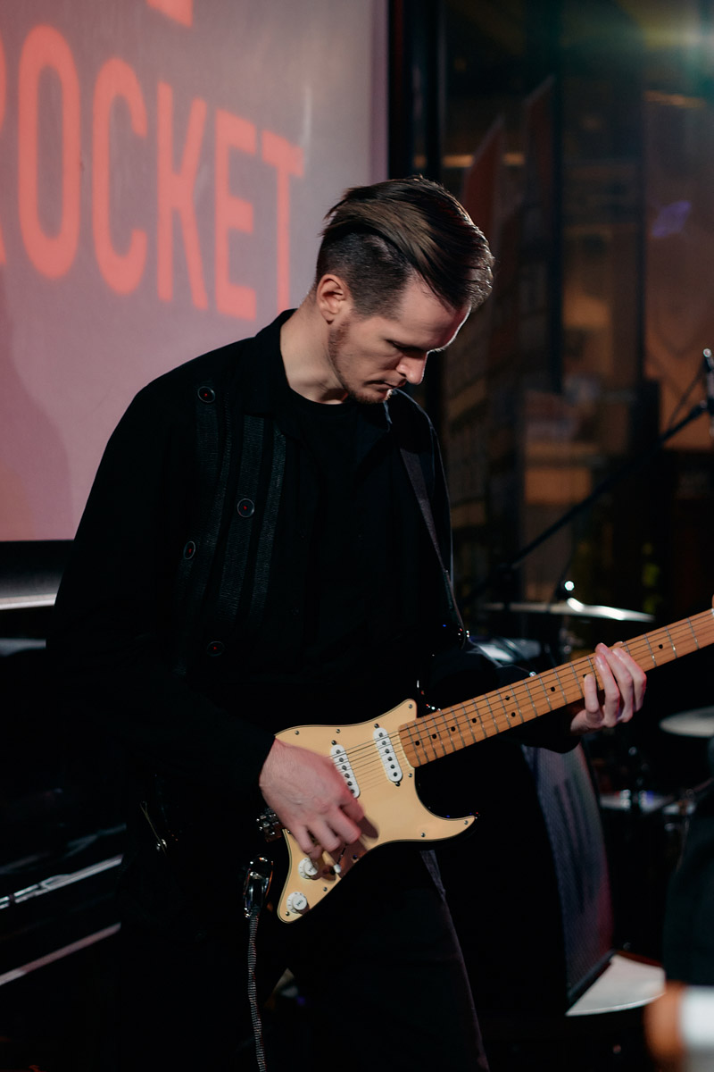 Актер театра и кино Александр Аладышев возродил свою группу Love Rocket ...